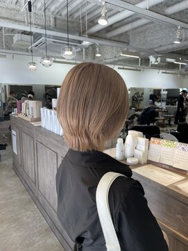 ルチア パリ(Luccica PARIS) ~ボブスタイル×ミルクティーベージュ~