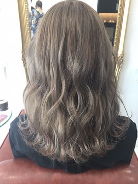 イーエス(E.S) シアーグレージュ