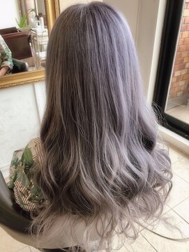 ラビス(Lovis) 似合わせカット/メルティカラー/着物ヘア/フェミニンロング