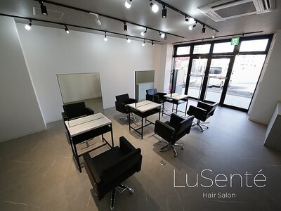 less is more...を意識した店内。とことんシンプルに