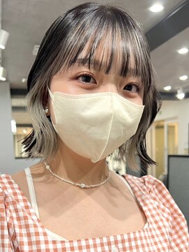 ムク 横浜店(muku) インナーカラーミルクティーベージュシルバーイヤリングカラー