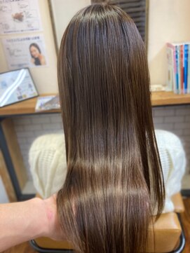 トリート(TREAT) 艶髪ヘッドスパで、ダメージを抑えて潤いヘアに♪