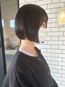 ビーアンドイー(B&E) ぱっつんボブ