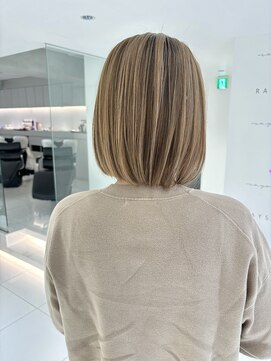 シー 立川(Si) シャドールーツ/ミディアムボブ