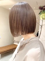 ヒビヲ(HIBIO) ショートボブハイトーンカラーミルクティーベージュダブルカラー