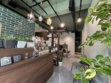 ソラ タニマチ(sora tanimachi)の雰囲気（広々とした店内、緑と個室空間があなただけの時間を作ります＊）