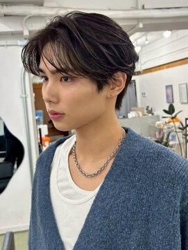 ポーチバイハニー オモテサンドウ(PORCH by HONEY omotesando) センターパートフェザーパーマブルーブラック韓国マッシュ1