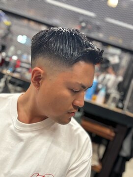 フォーコーナーズカットショップスリーセント 栄(FourCornersCutShop 3/cent) フェードショート