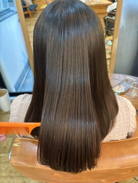 エルムトウキョウ(ELM Tokyo) 細くて柔らかい毛質のクセも酸性ストレートで自然な艶髪に