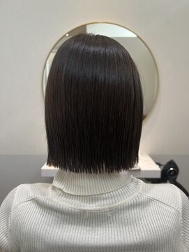 エレノア アネックス 枚方(Eleanor ANNEX) 顎下切りっぱなしボブ