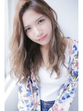 ウォークヘアーグロウ(Walk hair grow) 柔らかプラチナベージュ×エアリーウェーブ