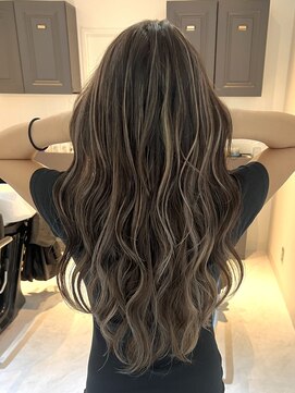 ヨロ 小岩(YOLO) ミルクティーグレージュハイライトケアブリーチレイヤーカット