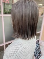 イルウィ(irwi)&nbsp;【トレンド】切りっぱなしボブ　シークレットハイライトカラー