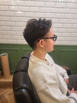 ワイズバーバー ギンザ  神田御茶ノ水店(Y's BarBer GINZA) ツーブロック×ビッグウェーブパーマ<理容室>
