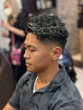 ヴィ 大宮(Vii) ダークアッシュ/カルマパーマ/アッシュブラック[メンズ/大宮]