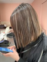 ケンジ 横浜(KENJE)&nbsp;さとうあやか/コントラストハイライト/グレージュ/ぷつっとボブ