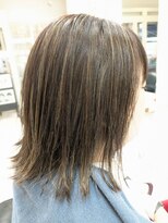 ヘアーデザインムーヴ(Hair design MOVE)&nbsp;白髪ぼかしハイライト　明るい白髪染め　ミディアム