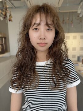 アトリエノエラ(Atelier Noella) ブリーチなしベージュ×ロングパーマ【高田】