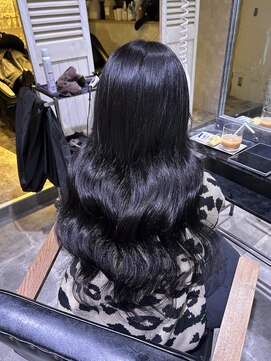 ウム(UMM) エクステでロングヘアに