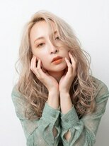アッシュ 亀戸店(Ash)&nbsp;脱白髪染めハイライト×髪質改善で白髪を活かす艶髪ミディアム