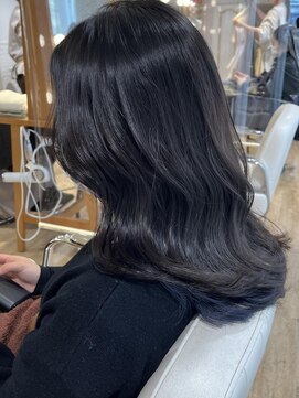 ネオリーブ チロル 横浜西口店(Neolive CiroL.) 韓国風レイヤー 艶カラー ブルー 横浜【前田】
