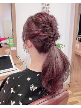 ルシードスタイルビーシャイン(LUCIDO STYLE B SHINE) 豊橋ビーシャイン★ピンクアッシュブラウン×ポニーテール