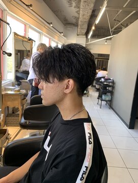 アイズ 海老名(AIZU) 波巻きパーマ　センターパート　波巻きスパイラルパーマ