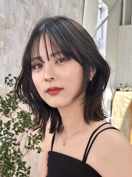 ノイズ オオサカ(NOISM) 小顔外ハネミディアムアッシュ20代30代40代くびれミディ韓国ヘア