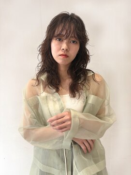 イル(ill) ウェットスタイル ミディアムパーマ