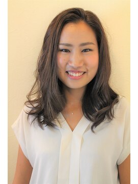 マテリアル(Material) {阪急六甲 Material} やんわりカールのかき上げセミディ