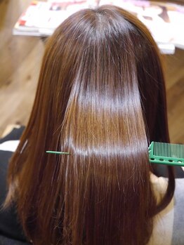 ≪感動のうるツヤ髪に♪≫サロンオリジナル髪質改善トリートメントによってダメージを抑え、まとまる素髪へ