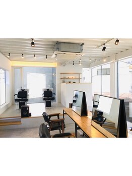 落ち着いた雰囲気の店内で少人数制ならではの贅沢な時間を＊空間だけでなく技術にもこだわる人気サロン