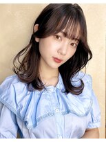 小顔ナチュラルくびれミディアムヘア20代30代40代／外ハネ