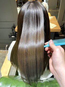 トリニティ(trinity) サラサラツヤツヤ手触り最高！オイルストレート【豊見城・糸満】