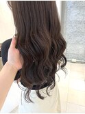 赤みを抑えたマットブラウンカラー