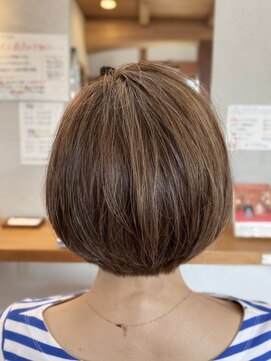 ギャロップヘアー ハイライト×アディクシーカラー×ショートボブ