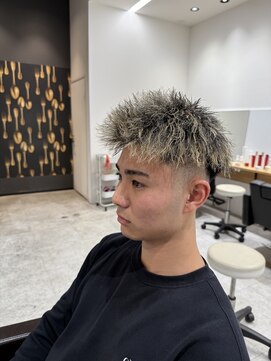 ルーストデラックス 京都河原町三条(ROOST dx) 金メッシュツイストハイライト