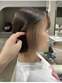 イヤリングカラー　ベージュ　ボブ