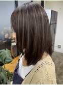 ミディアムレイヤーハイライトカラー細めハイライトグレージュ