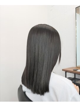 エスカーラ 町田(THE ESCALA) 斜めバング/グレージュカラー/シルキーベージュ［町田駅］