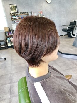 大人女性向けサロンclover 【白髪ぼかし/白髪染め】【4月上旬オープン(予定)】の写真/首筋まで美しく魅せる◎ベテランの技で「-5歳」を叶える上質ボブ☆軽やかな質感で、洗練された大人の姿へ*