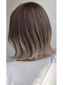 エムドットヘアーサロン(M. hair salon)の写真/【8月限定価格】透けるような艶カラーで夏らしく垢抜け♪ダメージを抑えた施術で働く女性に潤いと透け感を