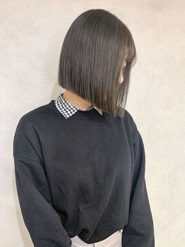 ジェム(GEM) 切りっぱなし前下がりボブ