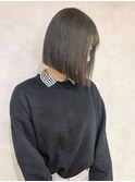 切りっぱなし前下がりボブ