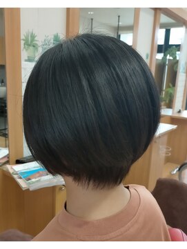 ビーイン(BE IN) 前髪長め前下がりショートボブ