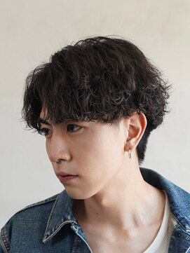 フィフス トウキョウ (fifth TOKYO) メンズマッシュウルフセンターパート波巻きパーマメンズカット