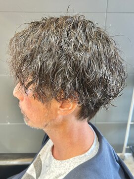 ニアウ 伊勢崎連取店(Niau) センターパートツイストスパイラルパーマ波巻きスパイラルパーマ