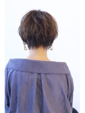 オーロ 西大寺店(ORO) アッシュが可愛いフェミニンショート