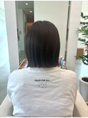 切りっぱなし外はねボブ