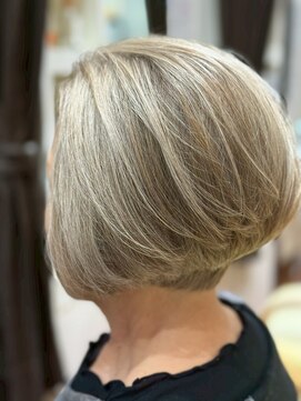 シルバーベージュ小顔美シルエットミセスカット大人キレイ60代